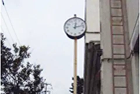 体育館丸型大時計